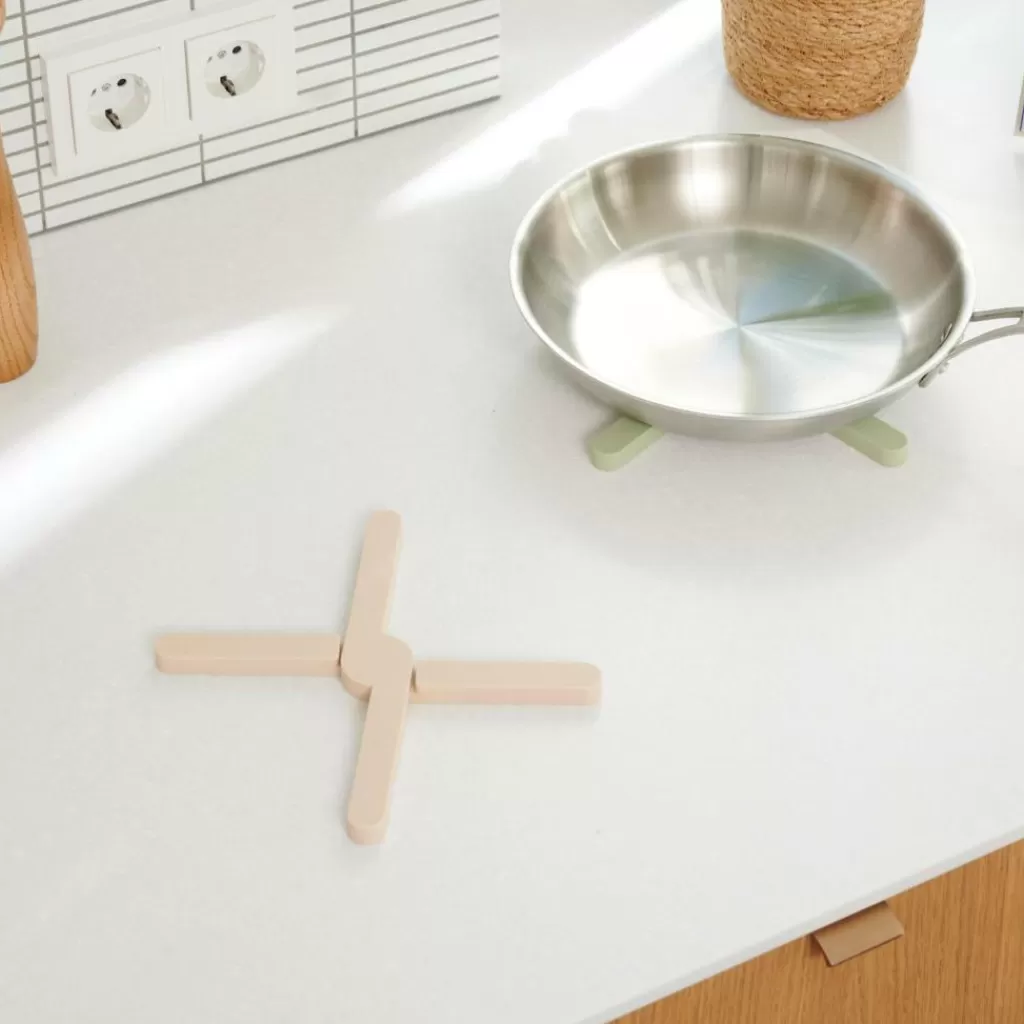Casa Cuisino – Protector Plegable para Ollas, Diseño Compacto en Tono Arena – Accesorio de Cocina Práctico