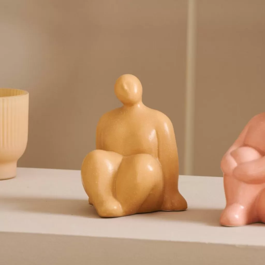 Estatuillas Artesanales CASA DIVA - Cerámica Decorativa en Tonos Arenas con Elegancia Natural
