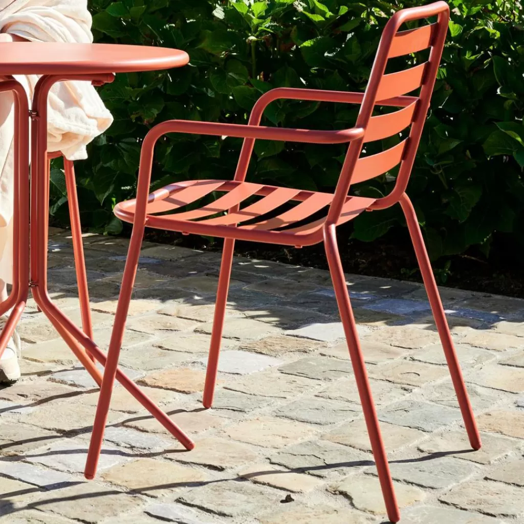 Sillas Acogedoras de Exterior en Terracota - Diseño Bistro para Jardines y Ambientes Rústicos