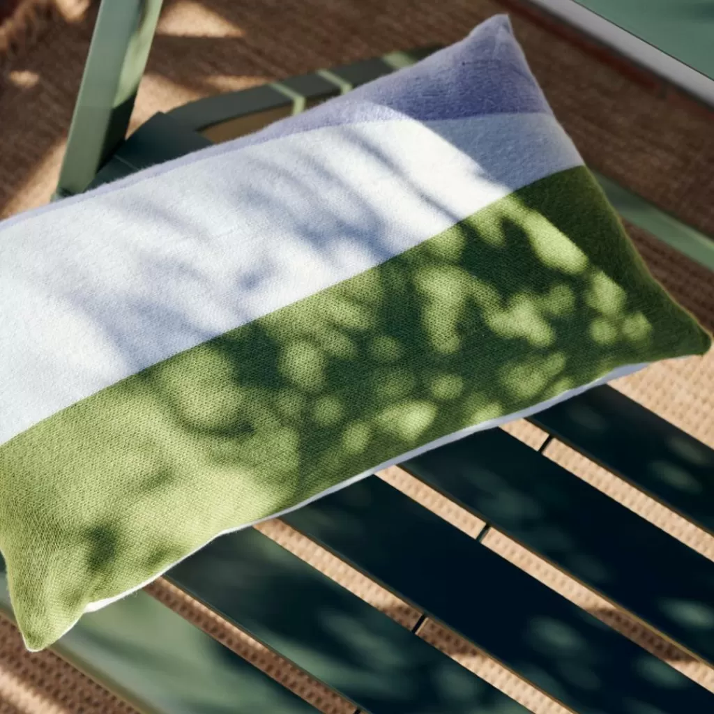 Almohadones Decorativos NIJI - Juego de Cojines Multicolor para Sofá con Estampado Artístico 

Almohadón Moderno NIJI - Combinación de Colores Vivos para Salón o Dormitorio 

Cojines NIJI Hogar - Mezcla de Tonos Vibrantes en Diseño Contemporáneo 

Almohadones de Decoración NIJI - Set Multicolor con Textura Suave para Interiores 

Almohadón Artístico para Sofá NIJI - Combinación Cromática en Tela Premium
