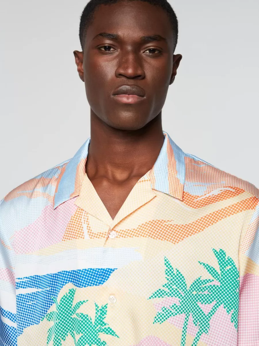Camisa casual Sergio Tacchini para verano - Verde menta con estampado tropical, conjunto coordinado