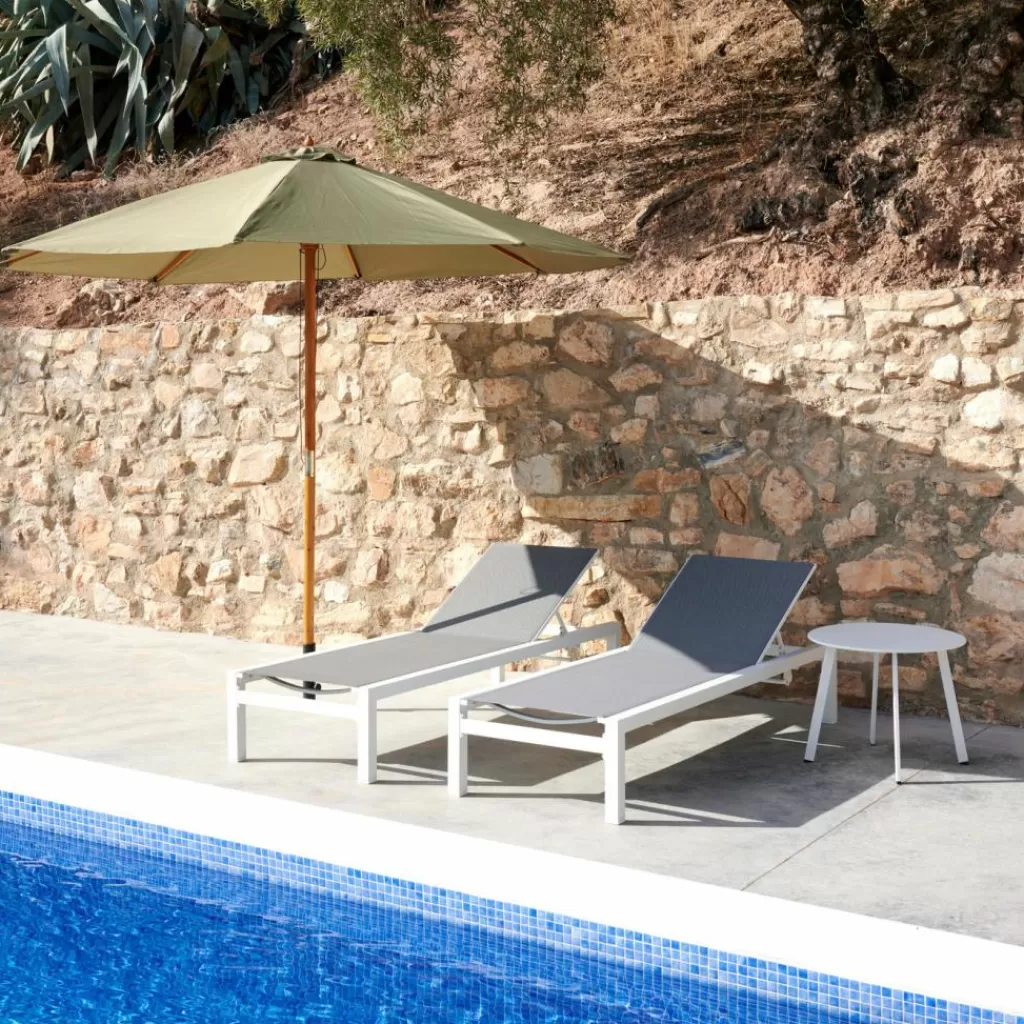 CASA SYDNEY - Juego de 2 Tumbonas Blancas Premium para Exteriores | Conjunto de Reposeras Acolchadas con Diseño Moderno | Descanso y Estilo en Tu Jardín